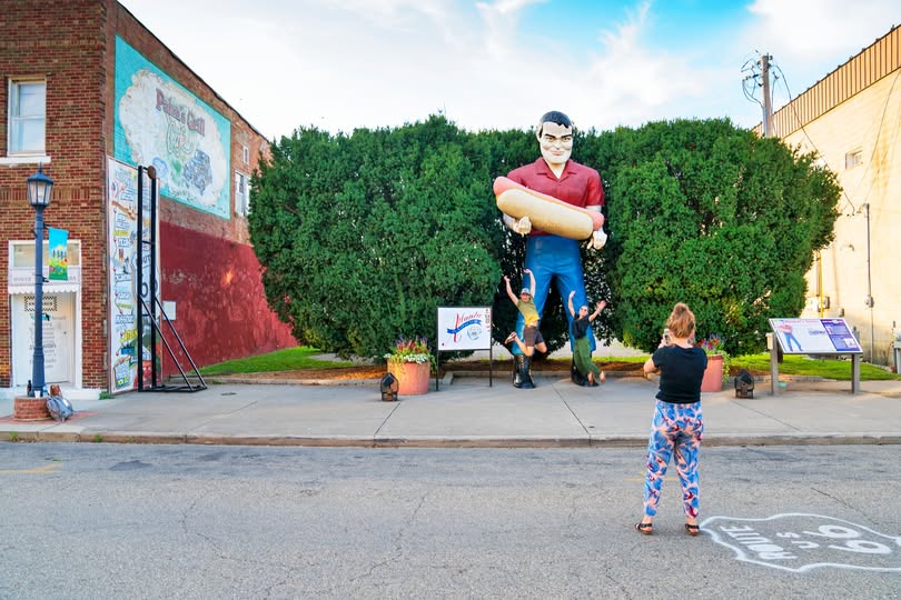 Paul Bunyon Statue and Palms Grill Cafe in Illinois. 